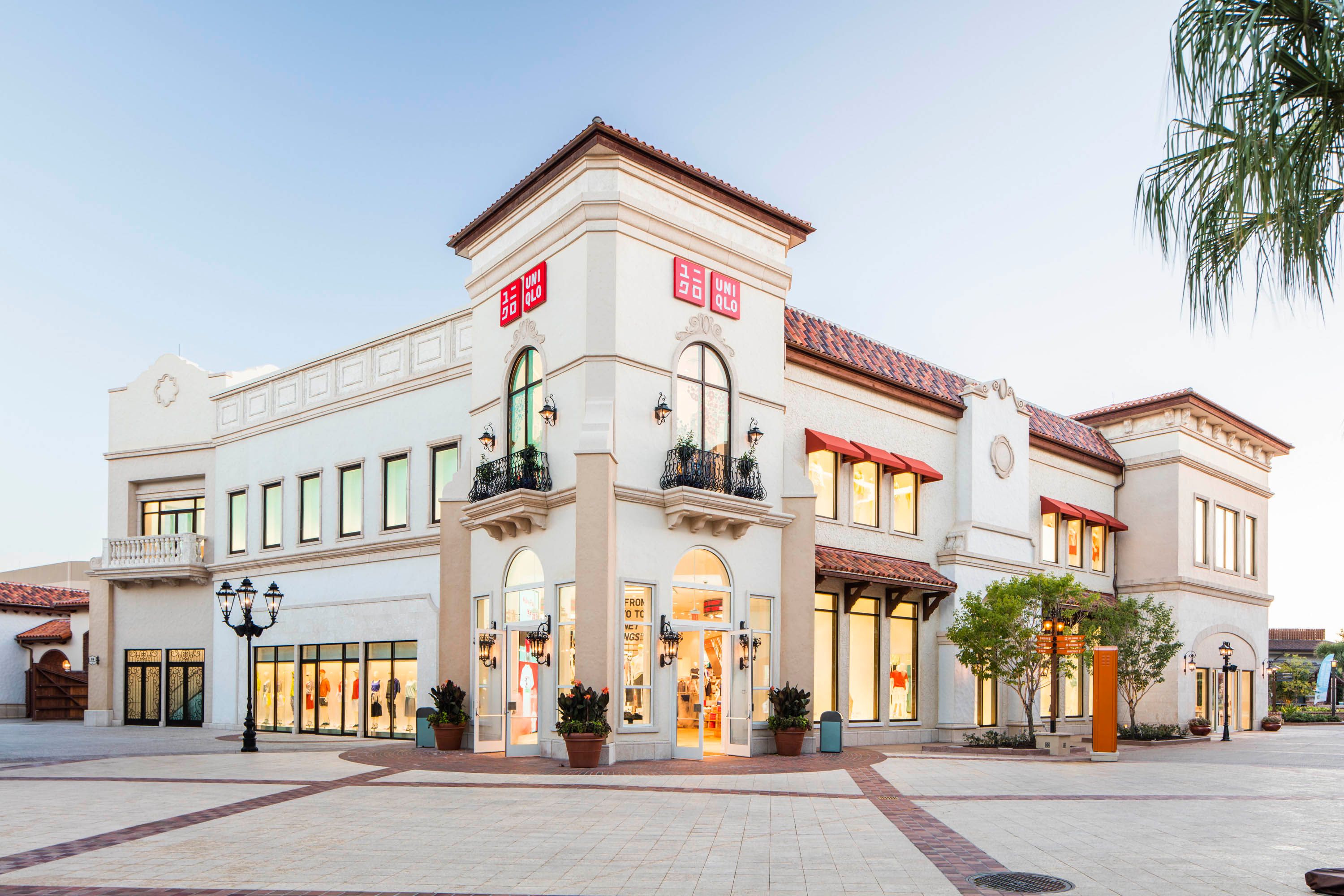 UNIQLO Disney Springs